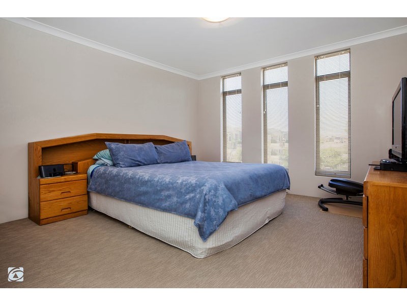 2 Starbush Gardens, Success WA 6164