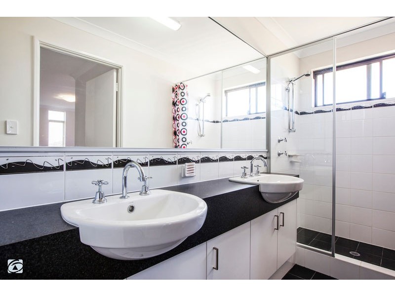 2 Starbush Gardens, Success WA 6164