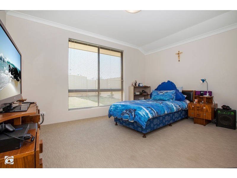 2 Starbush Gardens, Success WA 6164