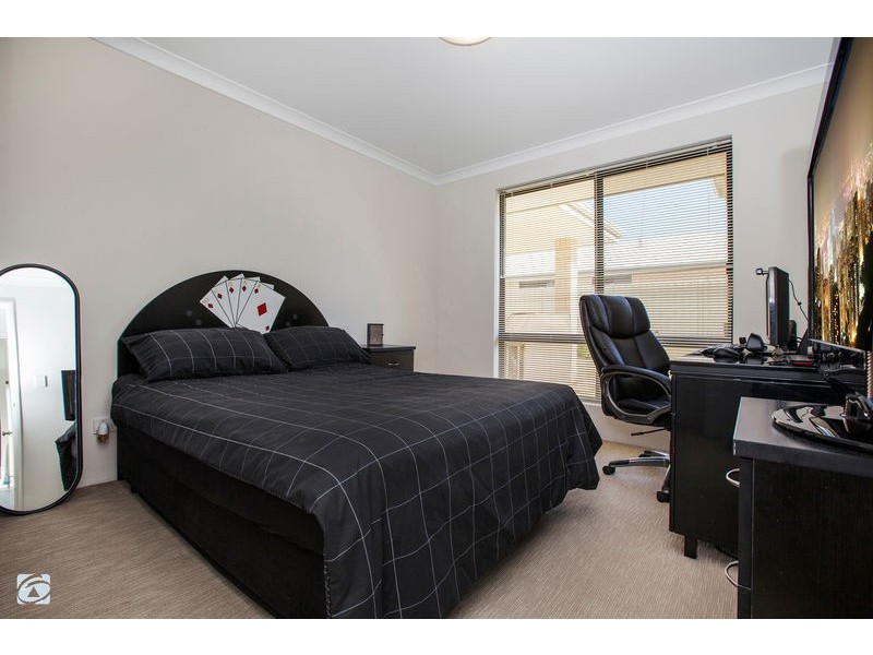 2 Starbush Gardens, Success WA 6164