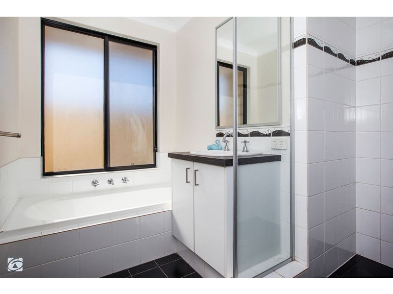 2 Starbush Gardens, Success WA 6164