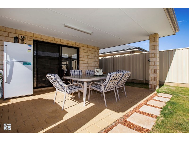 2 Starbush Gardens, Success WA 6164