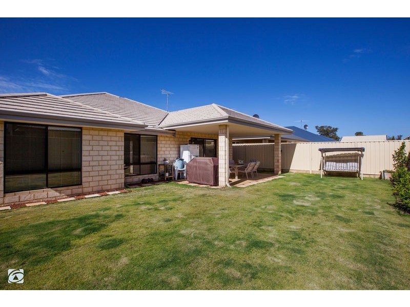 2 Starbush Gardens, Success WA 6164