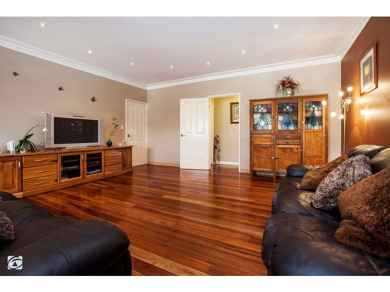 43 Old Dairy Court, Oakford WA 6121