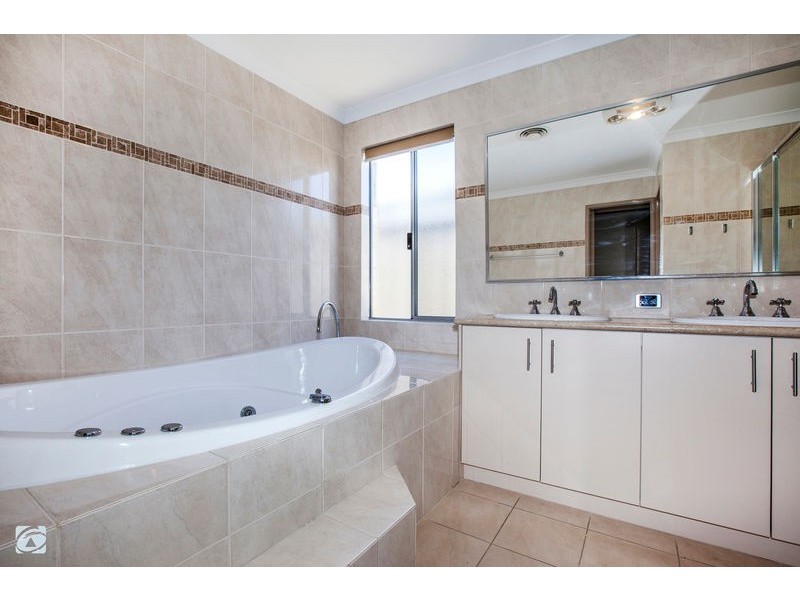 87 Aurora Drive, Atwell WA 6164