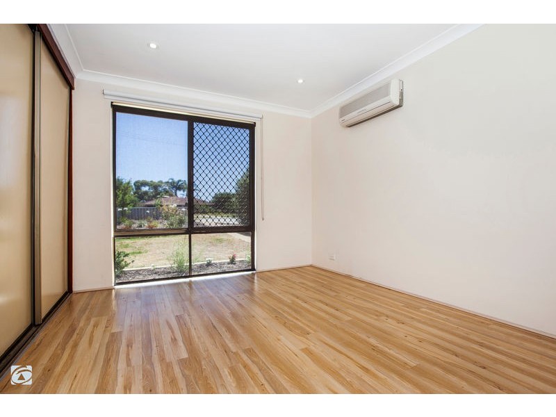 7 Barrine Gardens, South Lake WA 6164