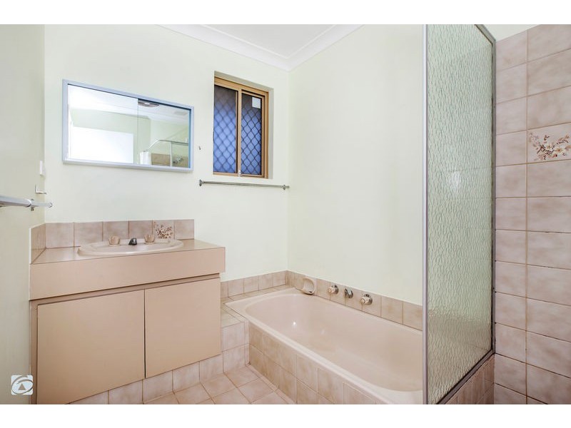 7 Barrine Gardens, South Lake WA 6164