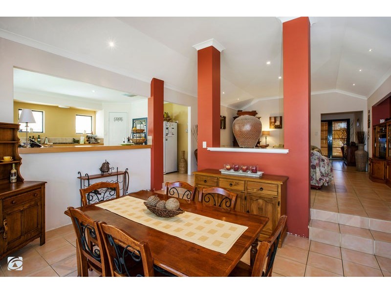 19 Avon Crescent, Atwell WA 6164