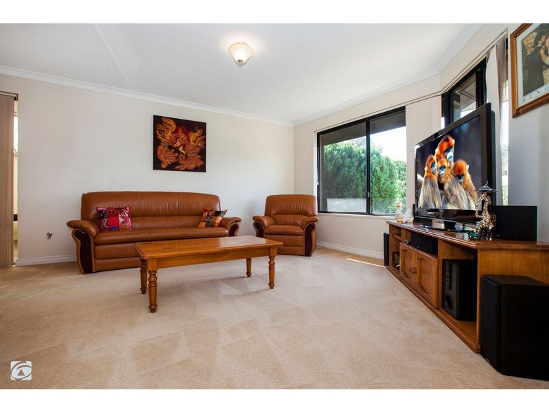 6 Dusenberg Mews, Atwell WA 6164