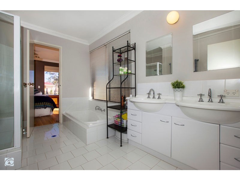 6 Beech Court, South Lake WA 6164