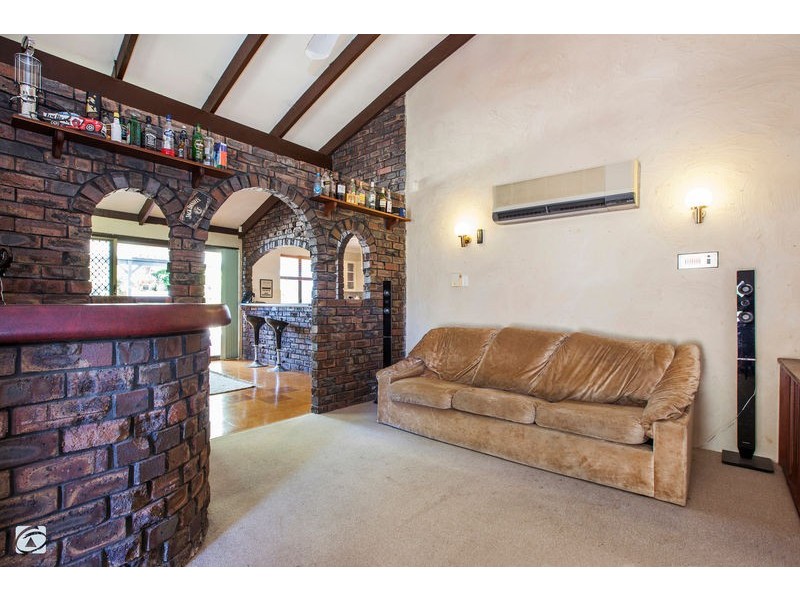 4 Dowell Place, Bibra Lake WA 6163