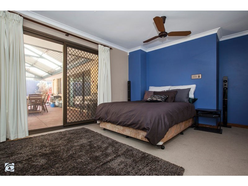 4 Dowell Place, Bibra Lake WA 6163