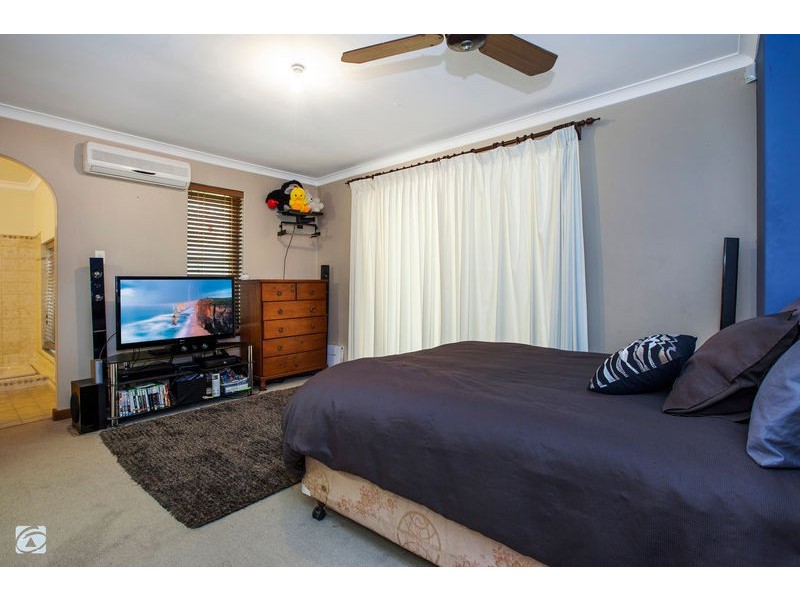 4 Dowell Place, Bibra Lake WA 6163