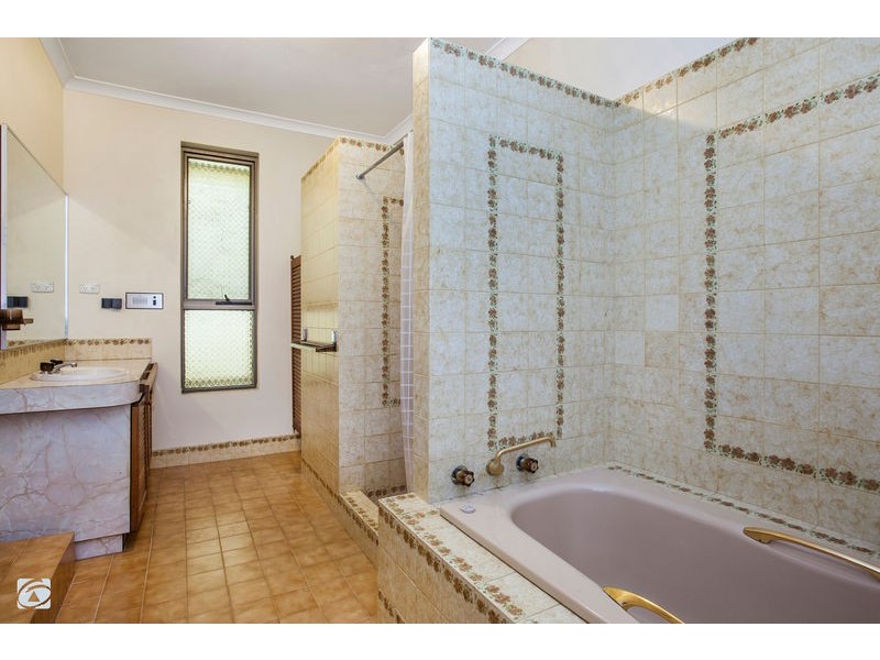 4 Dowell Place, Bibra Lake WA 6163