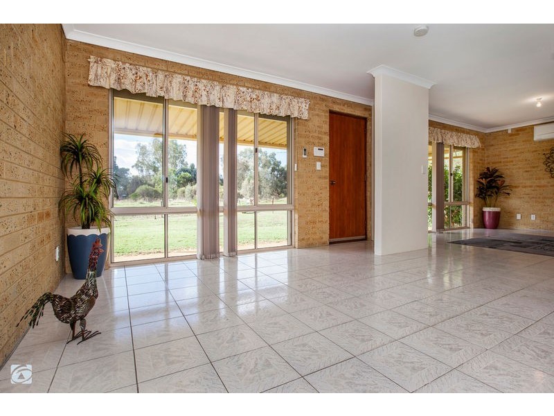 445 Abernethy Road, Oakford WA 6121