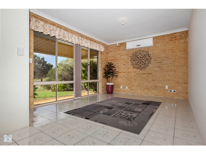 445 Abernethy Road, Oakford WA 6121