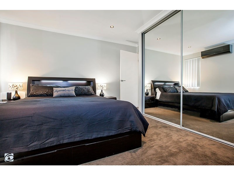 2/15 Peppermint Gardens, Aubin Grove WA 6164