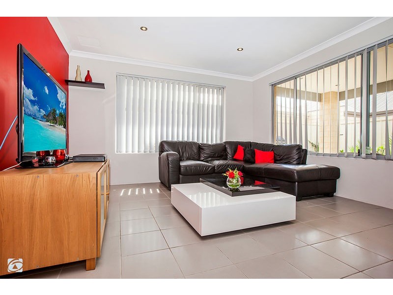 2/15 Peppermint Gardens, Aubin Grove WA 6164