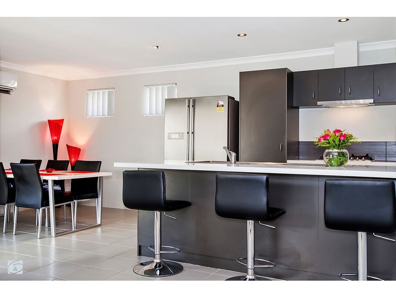 2/15 Peppermint Gardens, Aubin Grove WA 6164