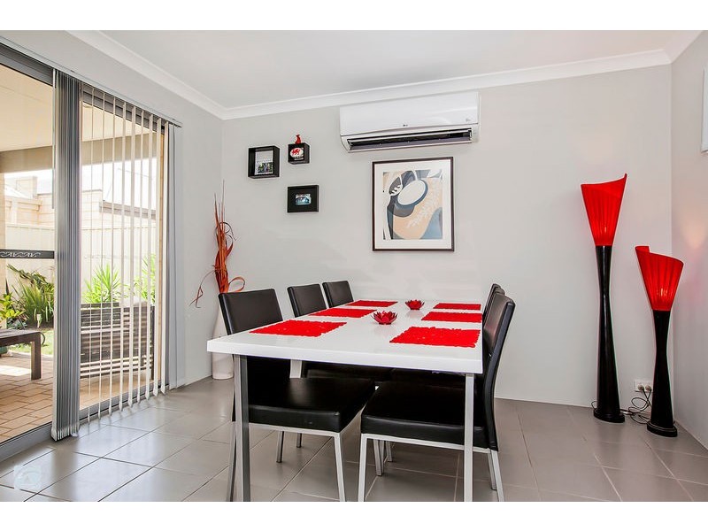 2/15 Peppermint Gardens, Aubin Grove WA 6164