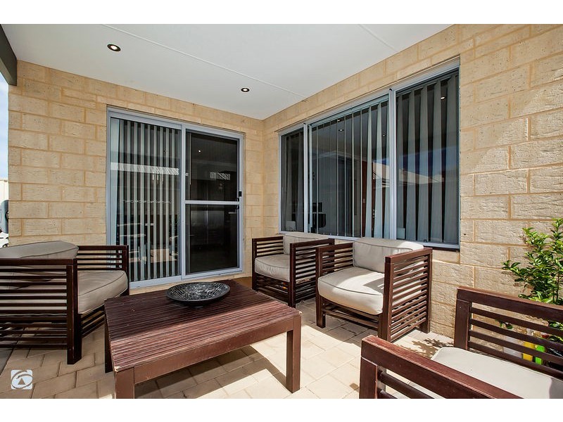 2/15 Peppermint Gardens, Aubin Grove WA 6164