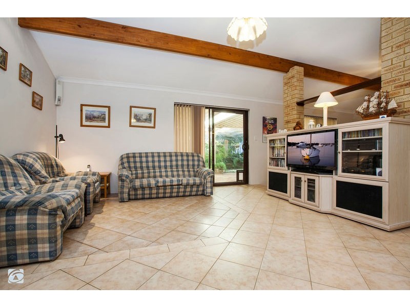 15 St Claire Gardens, Atwell WA 6164