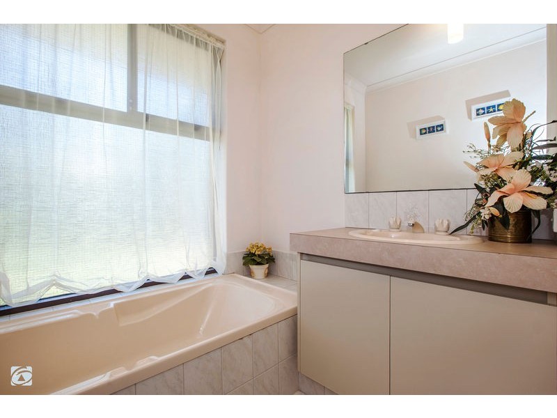 15 St Claire Gardens, Atwell WA 6164