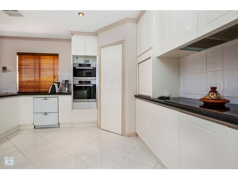 15 Huntington Road, Coogee WA 6166