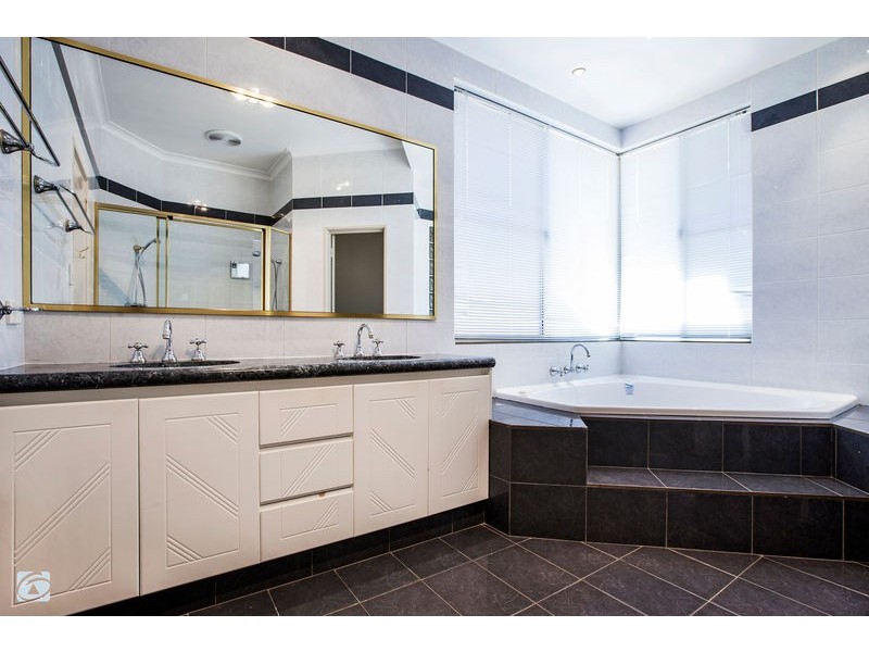 15 Huntington Road, Coogee WA 6166