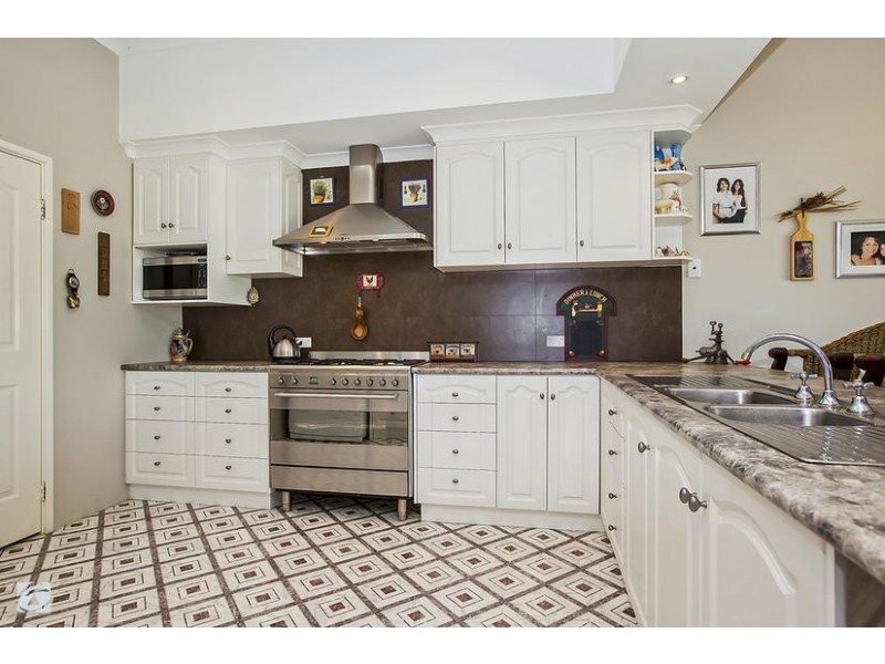 84 The Horseshoe, Wandi WA 6167