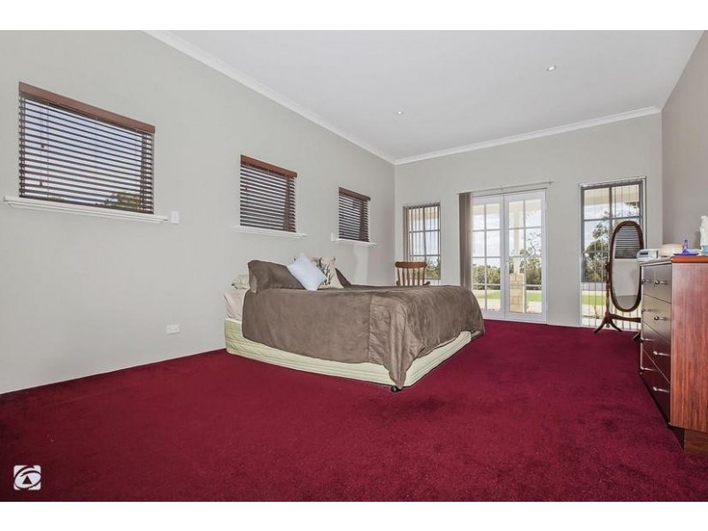 84 The Horseshoe, Wandi WA 6167