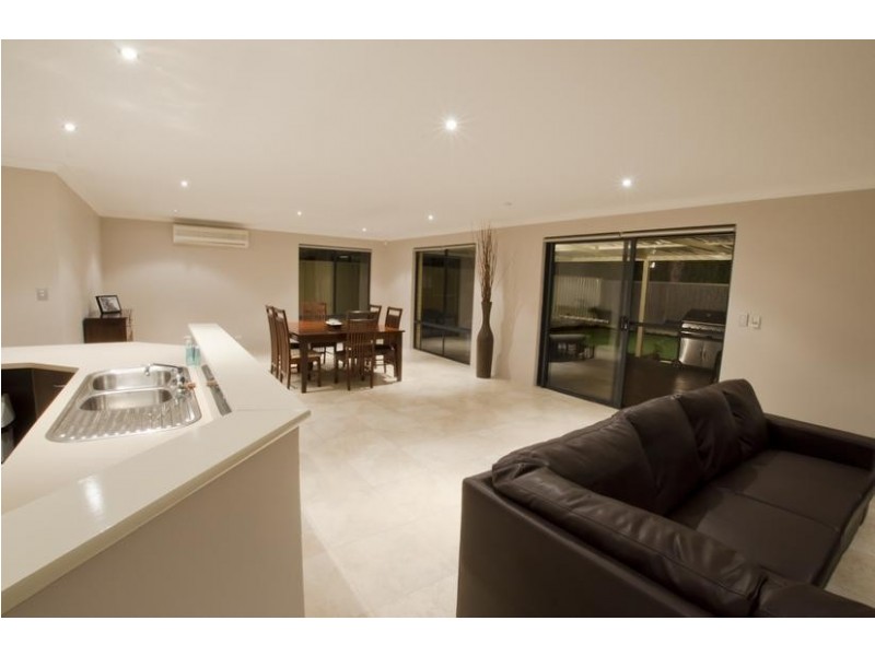 7 Tarwhine Close, South Lake WA 6164