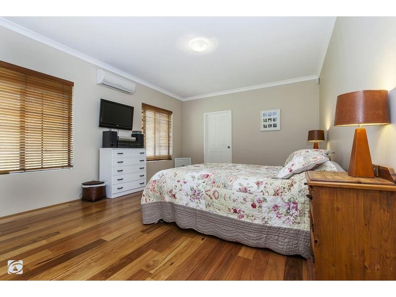 6 Ditton Road, Oakford WA 6121