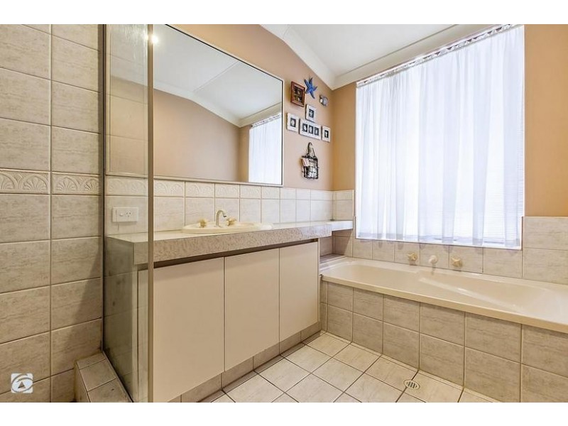 13 Woolmore Cross, Atwell WA 6164