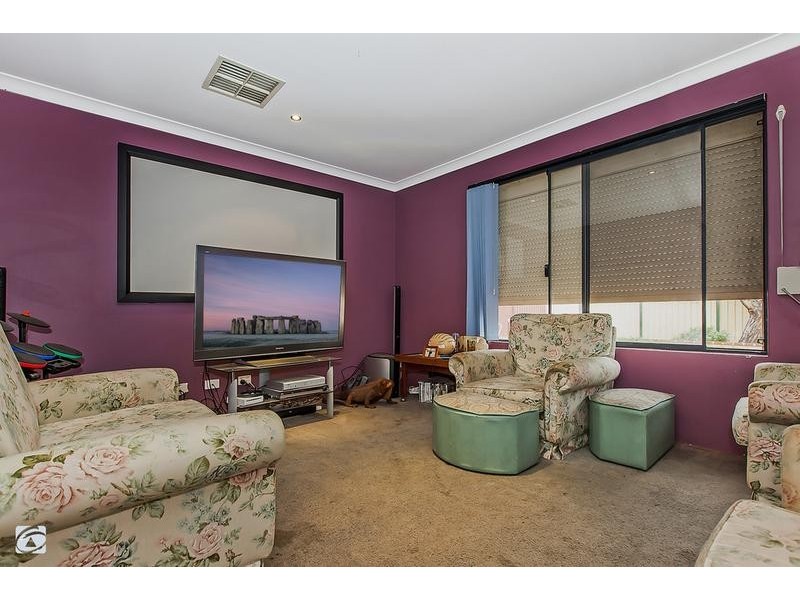 16 Sciano Avenue, Success WA 6164