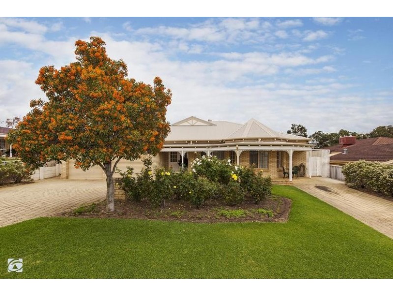 35 McKivett Cres, Leeming WA 6149