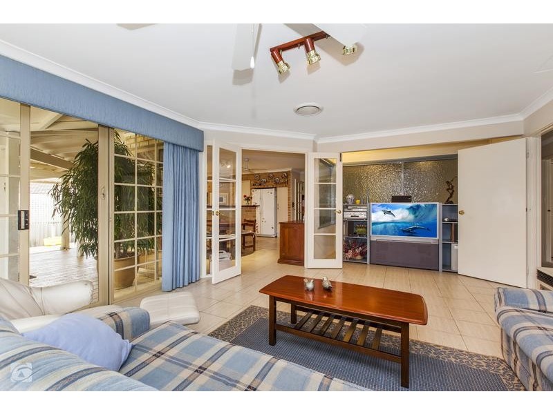 35 McKivett Cres, Leeming WA 6149