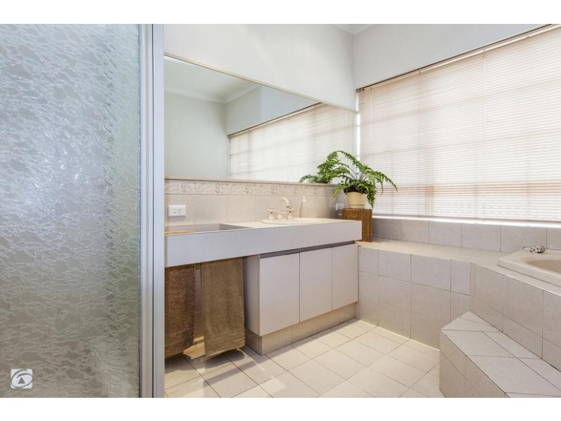 35 McKivett Cres, Leeming WA 6149