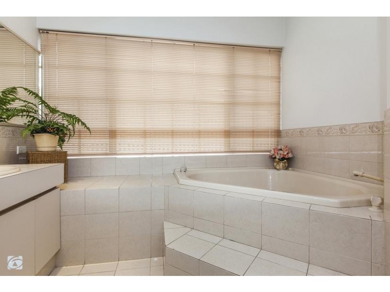 35 McKivett Cres, Leeming WA 6149