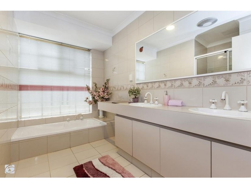 35 McKivett Cres, Leeming WA 6149