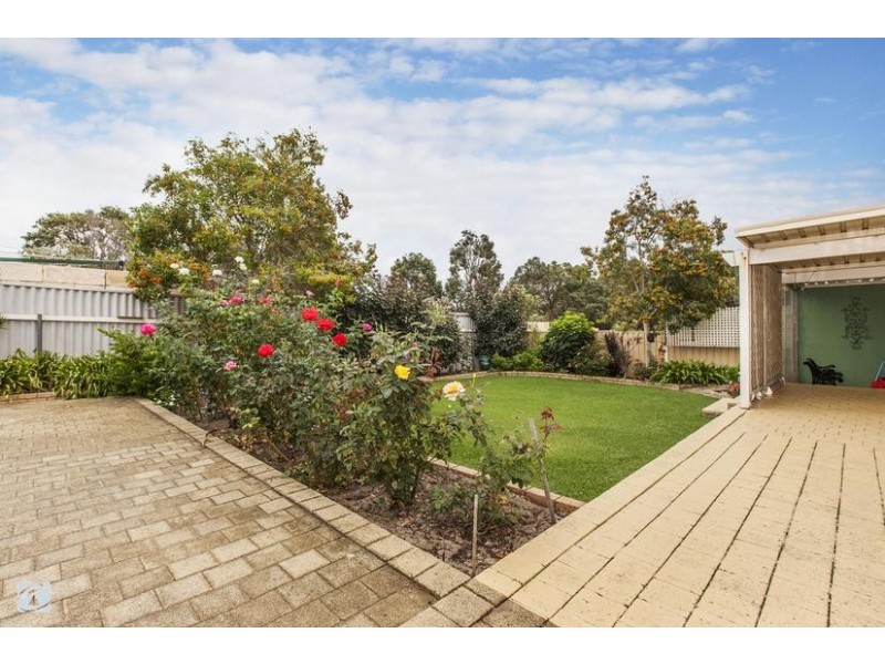 35 McKivett Cres, Leeming WA 6149