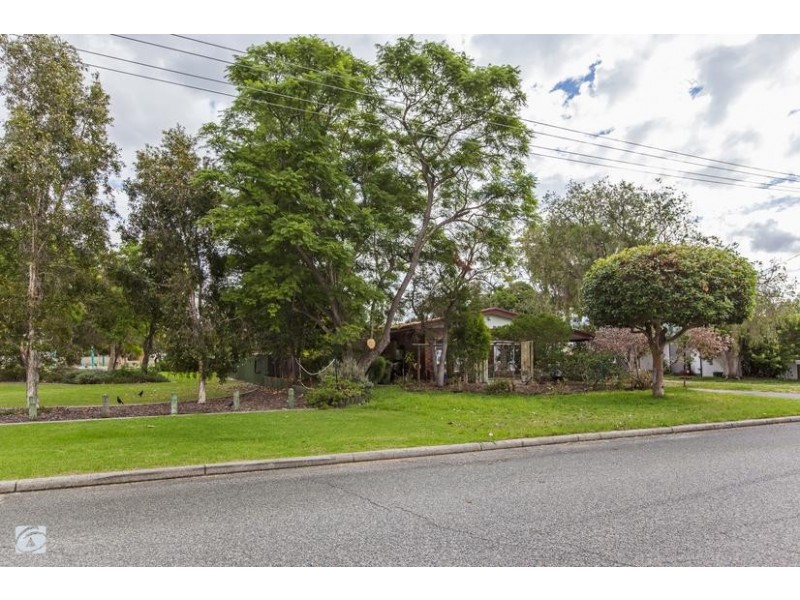 13 Cranwell Street, Thornlie WA 6108