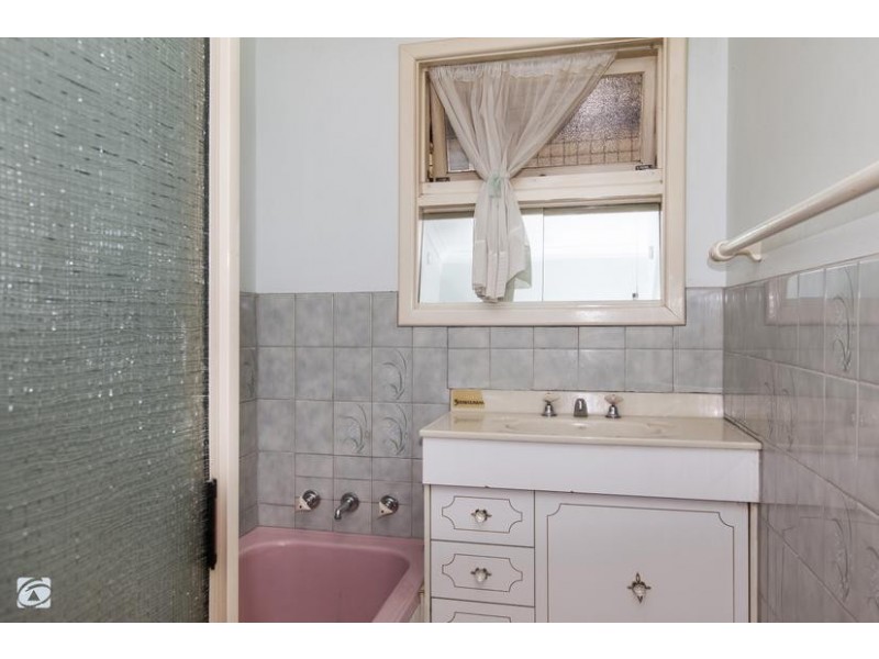 13 Cranwell Street, Thornlie WA 6108