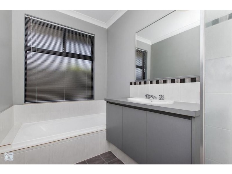 19 Swallowtail Avenue, Success WA 6164