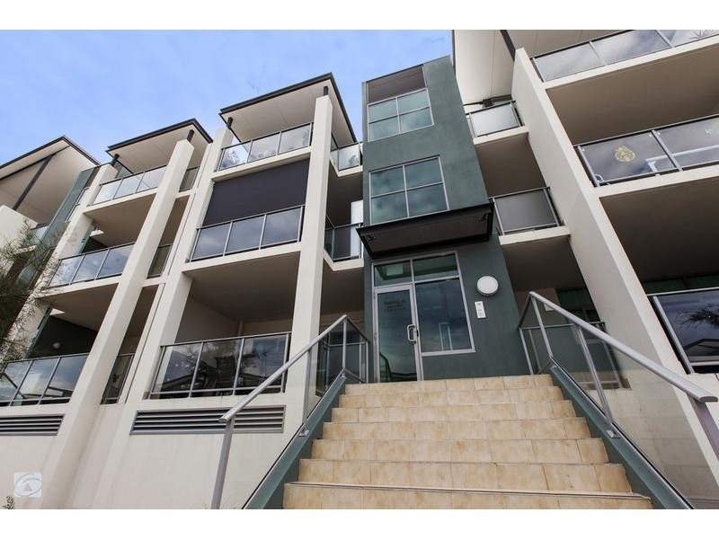 8/30 Malata Crescent, Success WA 6164