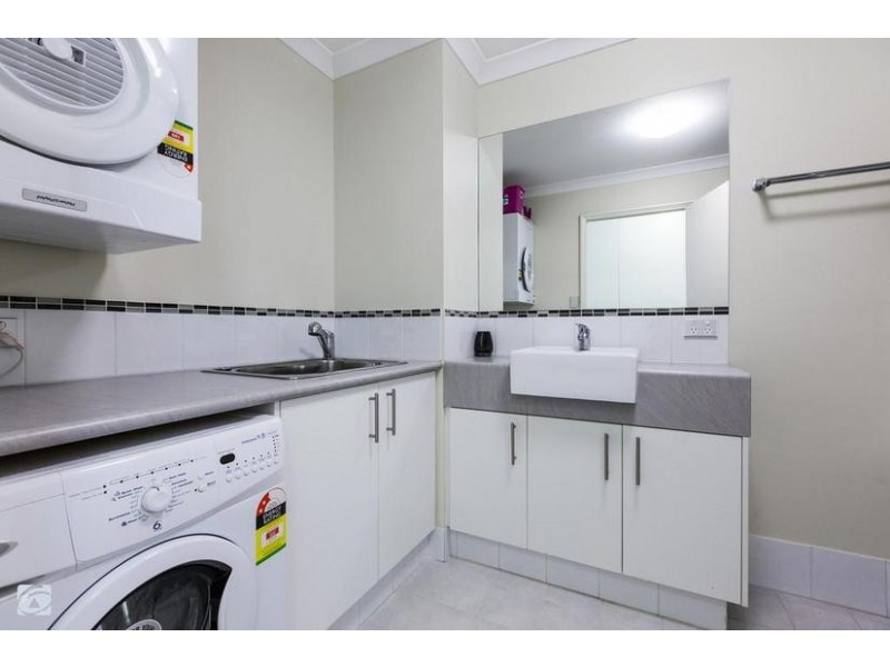 8/30 Malata Crescent, Success WA 6164