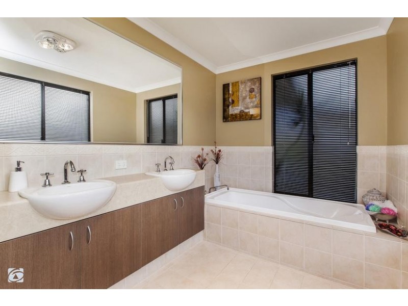 11 Chimera Terrace, Atwell WA 6164