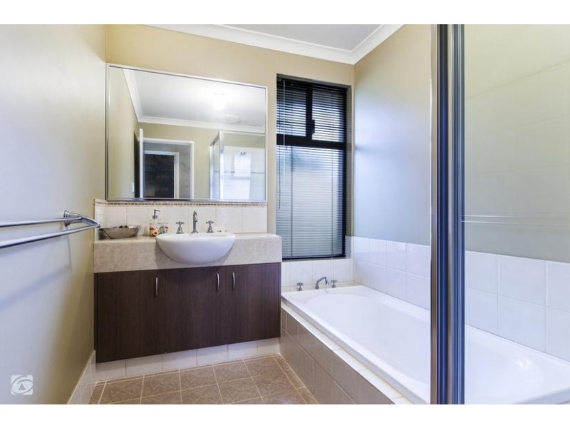 11 Chimera Terrace, Atwell WA 6164