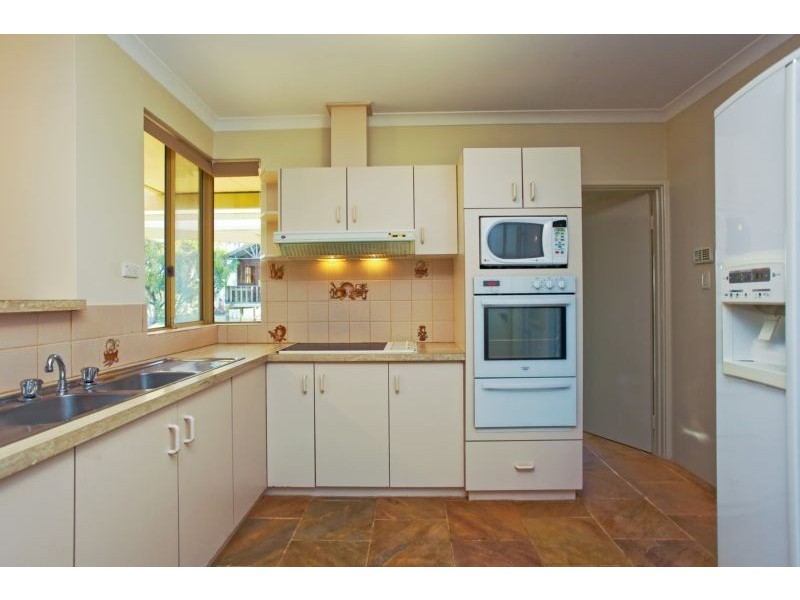 498 Rowley Road, Oakford WA 6121