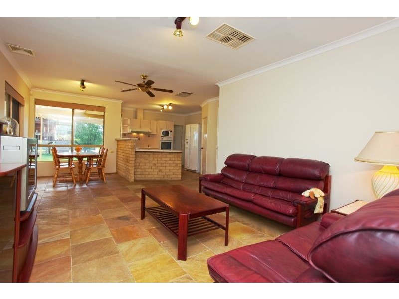 498 Rowley Road, Oakford WA 6121